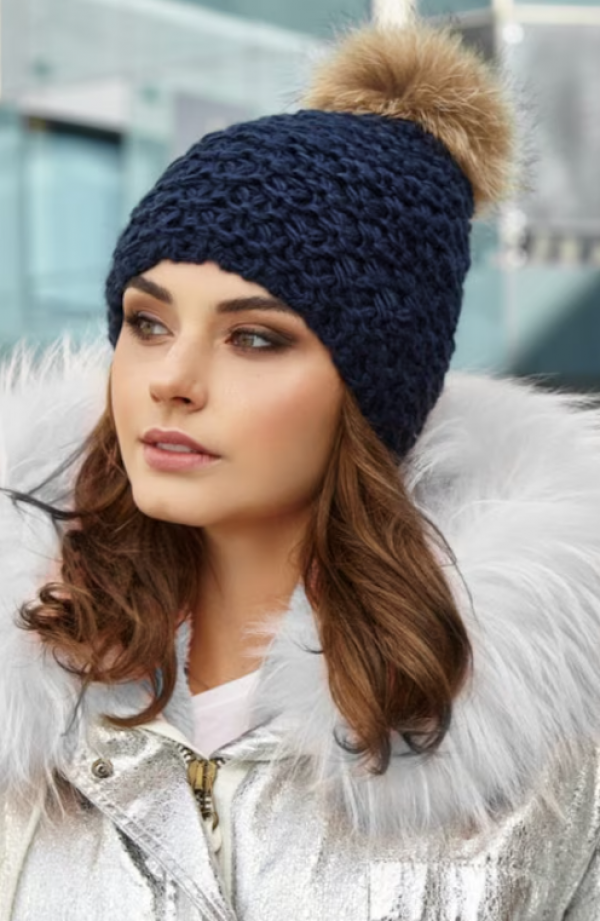 Topi beanie dengan lapisan bulu